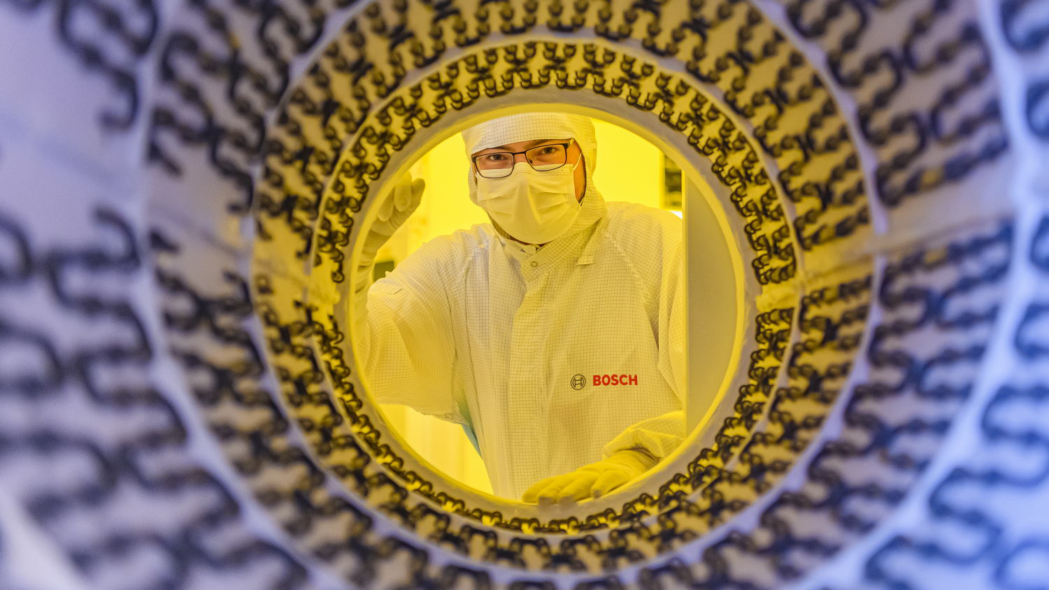 “Invented for life” with semiconductors:  Bosch invests further billions in chip business