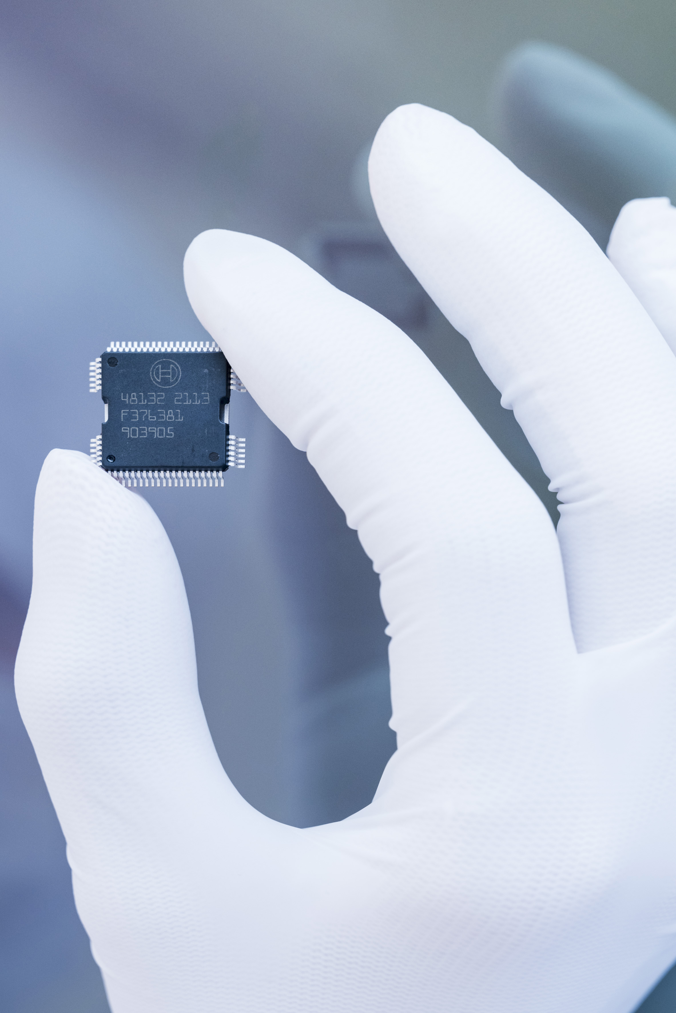 “Invented for life” with semiconductors:  Bosch invests further billions in chip business